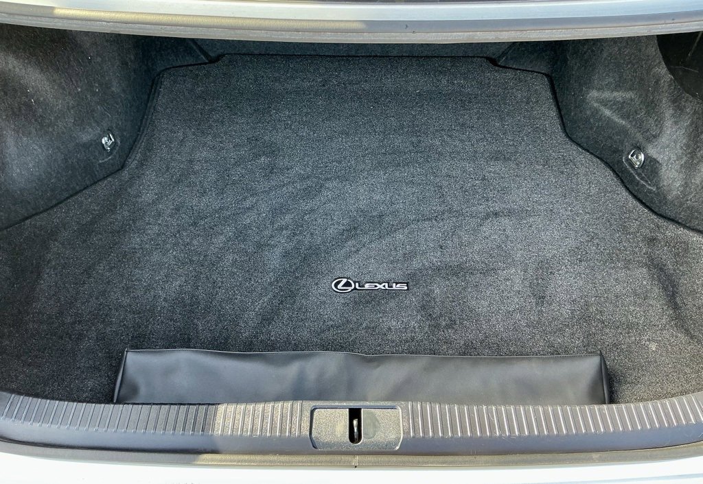 Used 2016 Lexus ES 350 w/ Luxury Package w/Wood Trim image 18