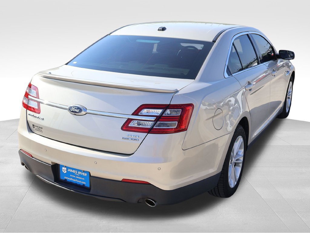 Used 2017 Ford Taurus SEL FWD image 5