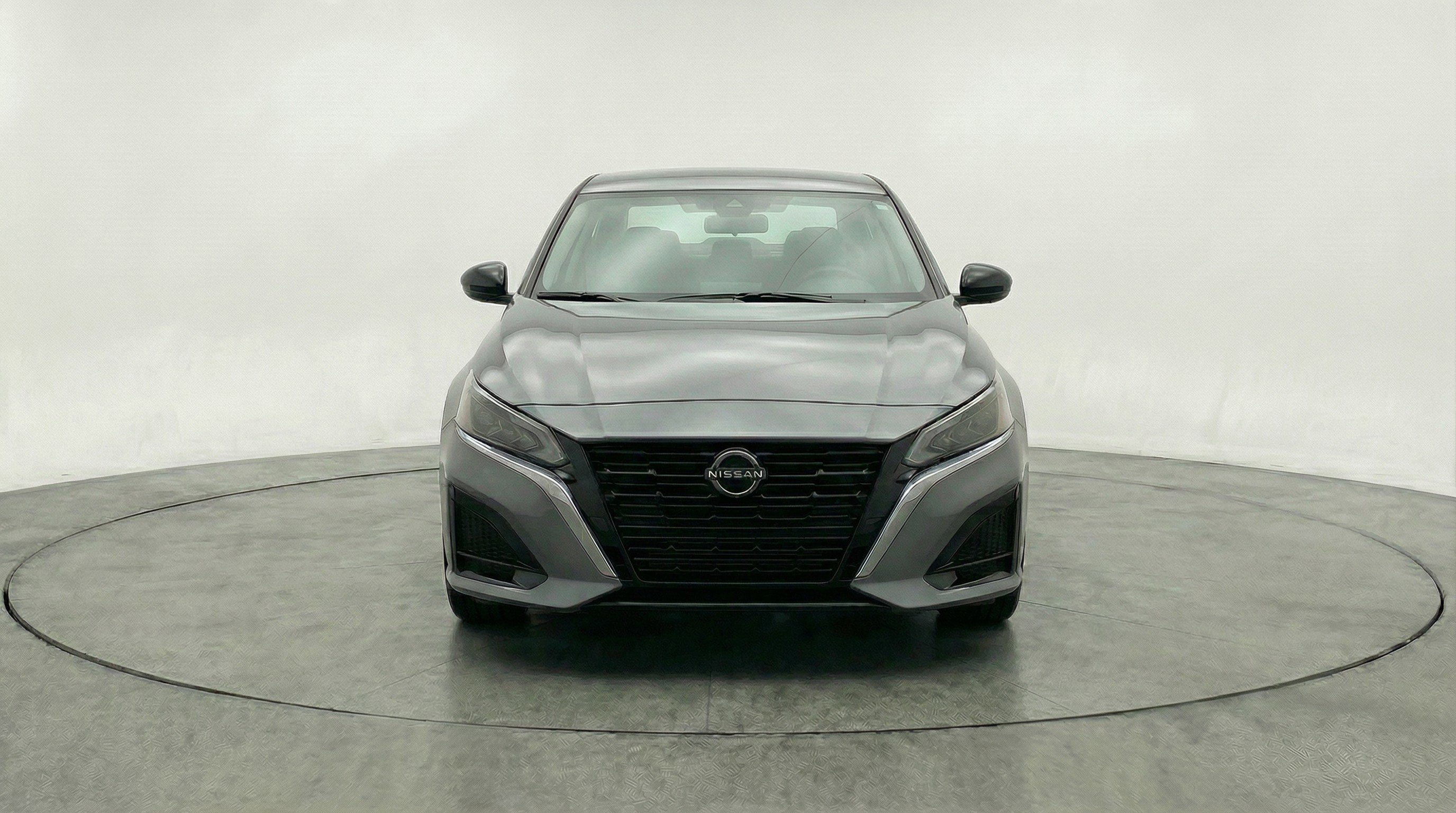 Used 2025 Nissan Altima 2.5 SV image 2