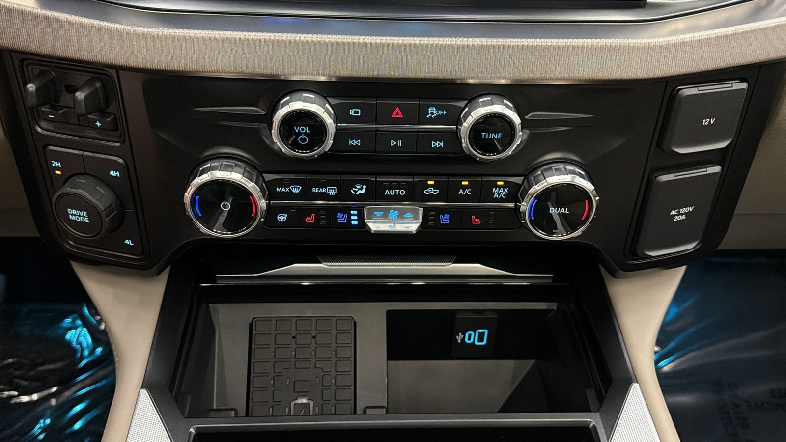 Used 2026 Ford F450 Platinum w/ Platinum Plus Package AWD/4WD image 25
