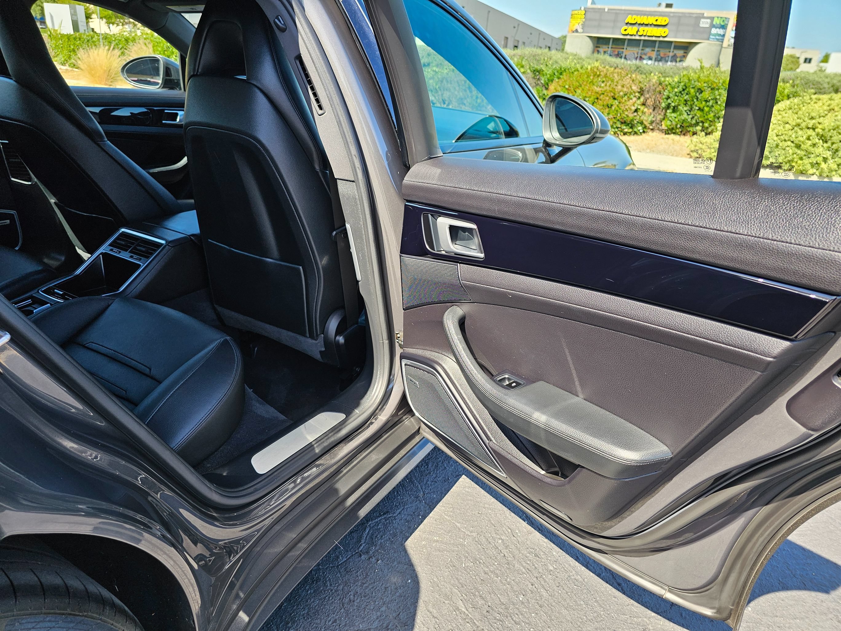 Used 2018 Porsche Panamera image 28