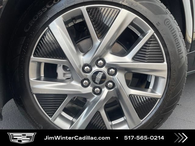 Certified 2025 Cadillac Optiq Luxury 2 w/ LPO, Floor Liner Package AWD/4WD image 3