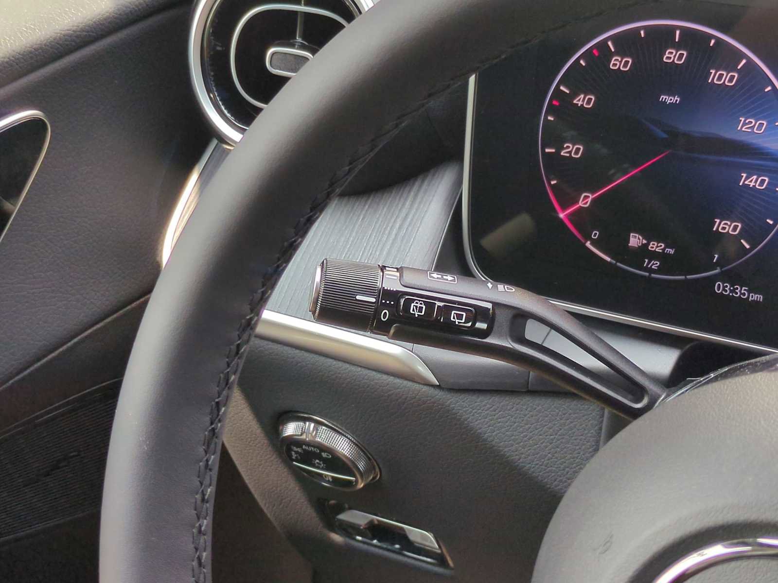 Used 2025 Mercedes-Benz GLC 300 4MATIC image 28