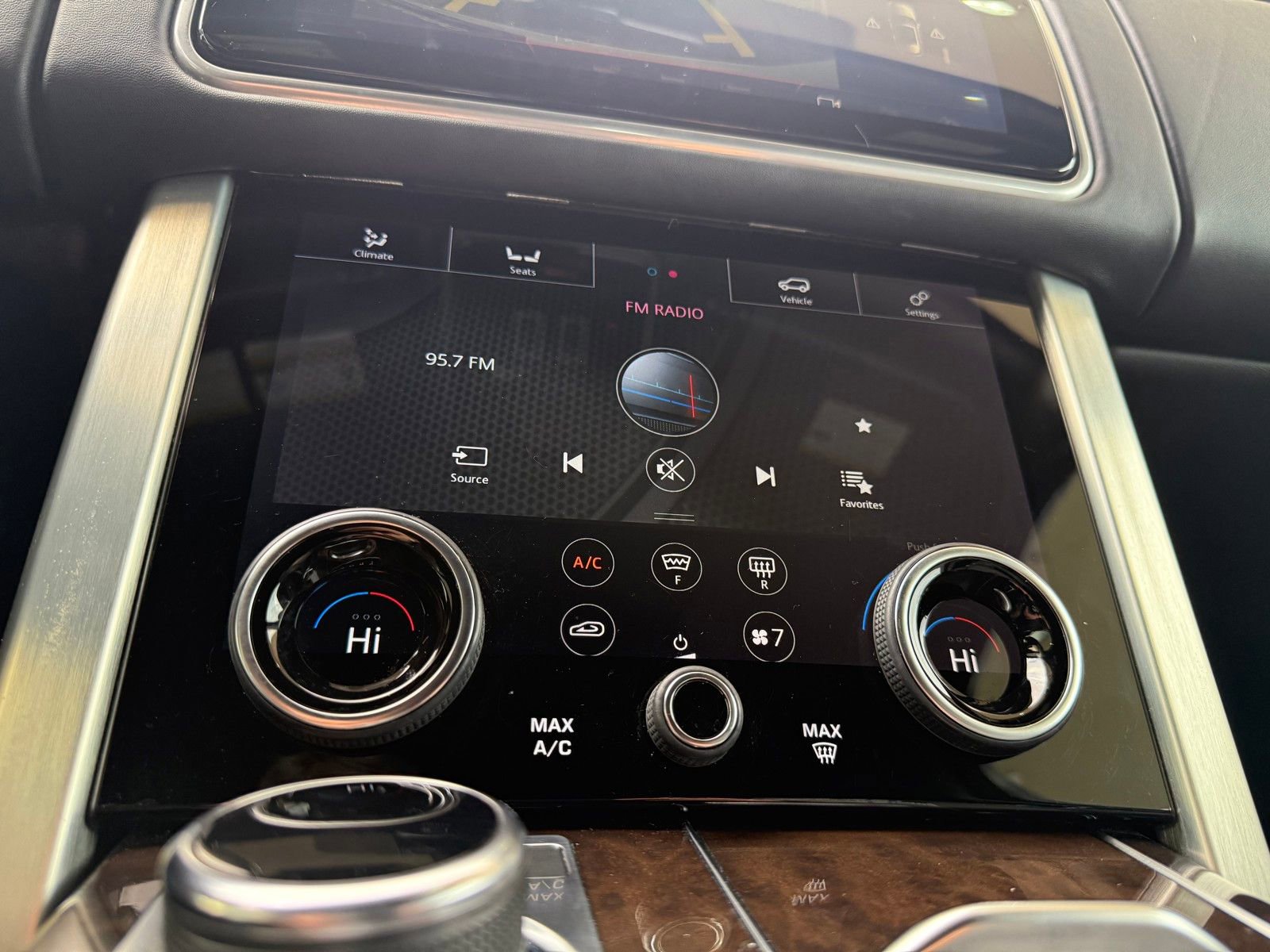 Used 2020 Land Rover Range Rover HSE image 13