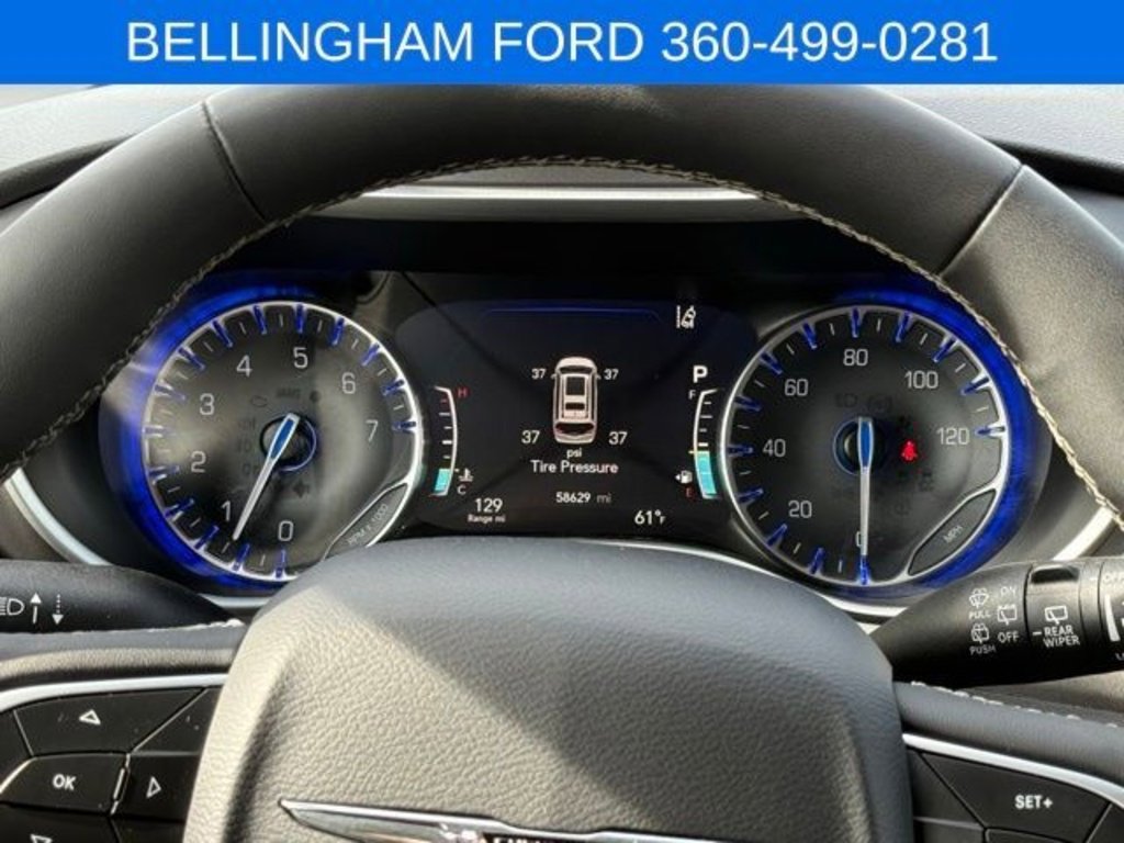 Used 2024 Chrysler Pacifica Touring-L image 25