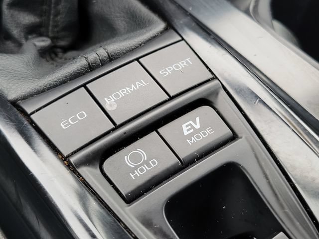 Used 2025 Toyota Camry LE FWD image 31