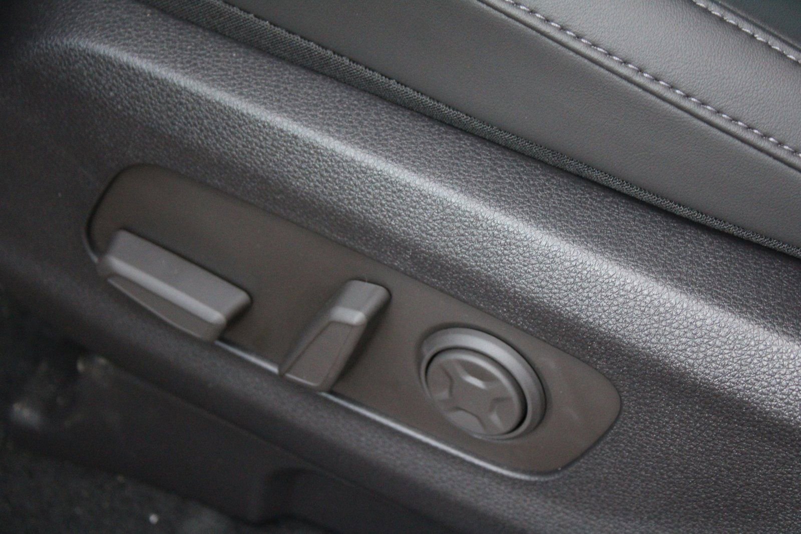 New 2026 Kia Carnival EX image 29