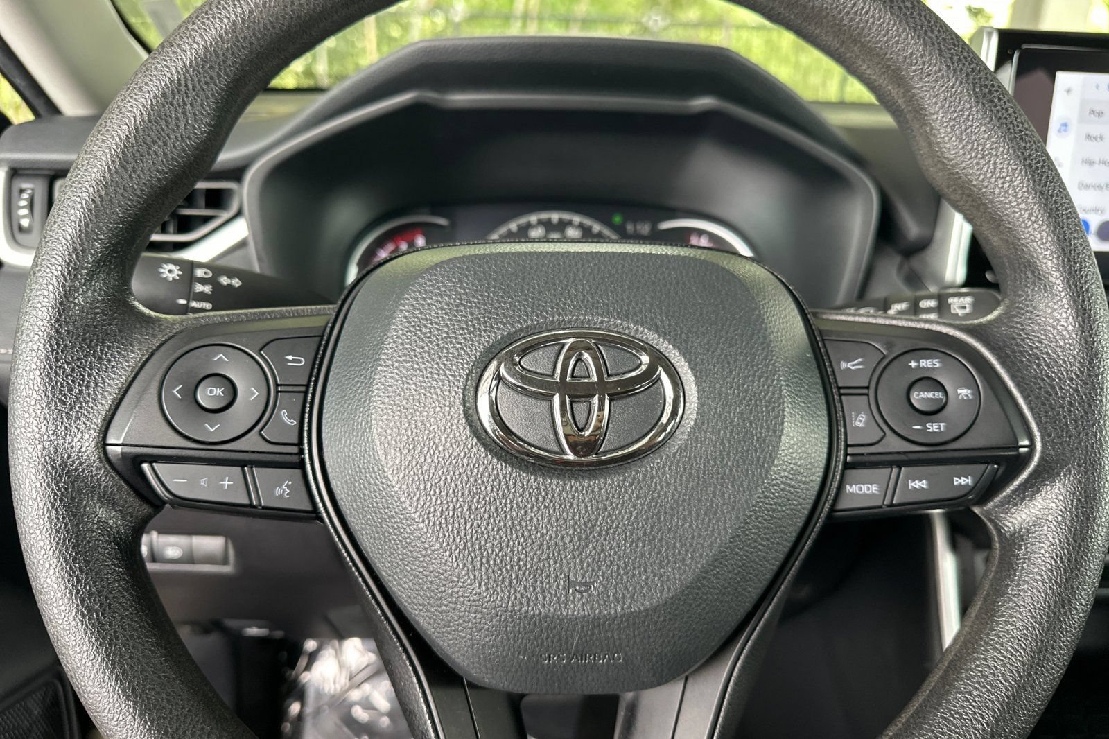Used 2025 Toyota RAV4 XLE AWD/4WD image 26