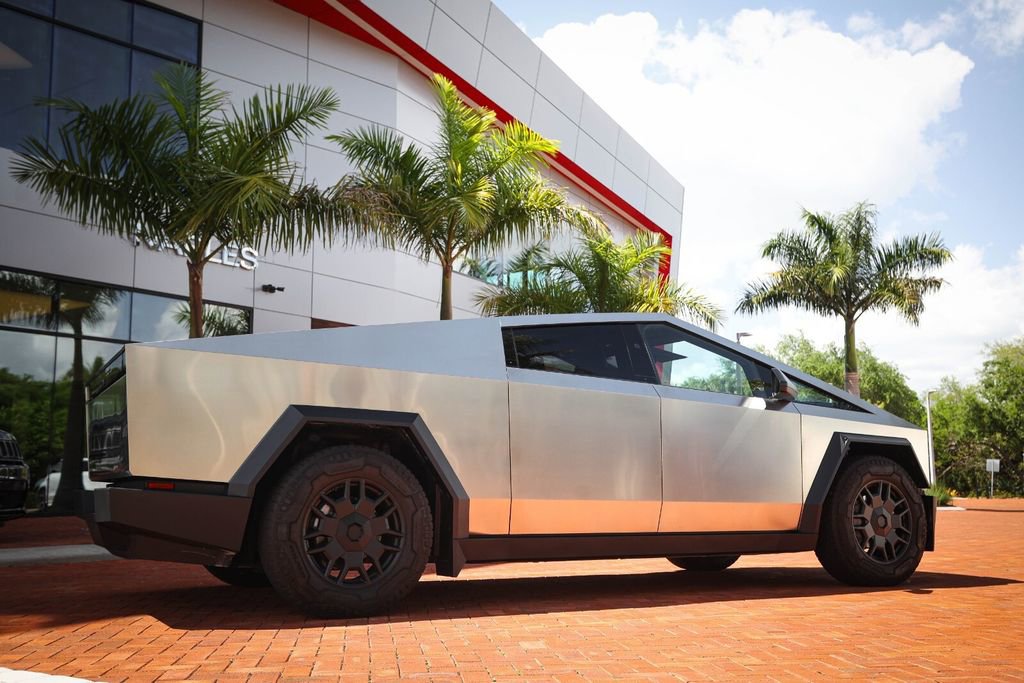 Used 2024 Tesla Cybertruck AWD Crew Cab image 22