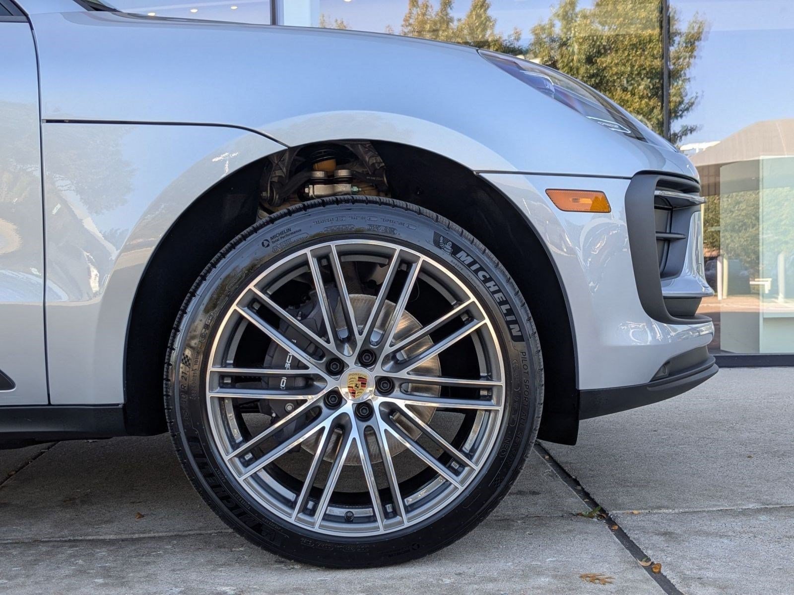 Certified 2026 Porsche Macan AWD/4WD image 11