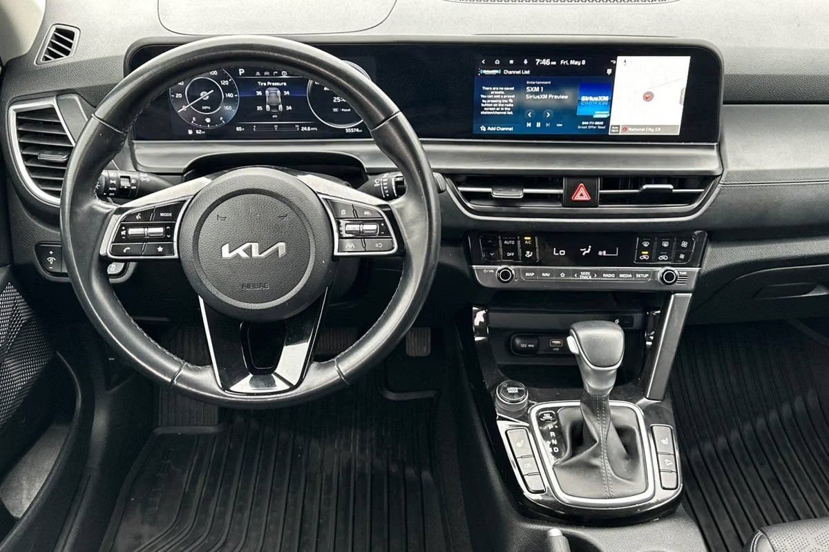 Used 2024 Kia Seltos EX FWD image 15