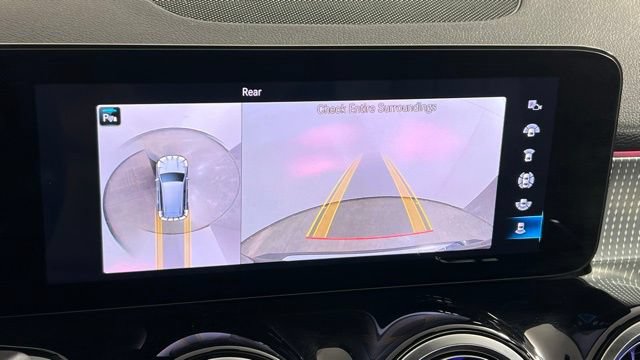 Used 2022 Mercedes-Benz GLB 250 image 34