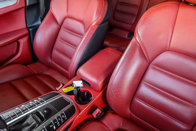 Used 2020 Porsche Macan Turbo image 31