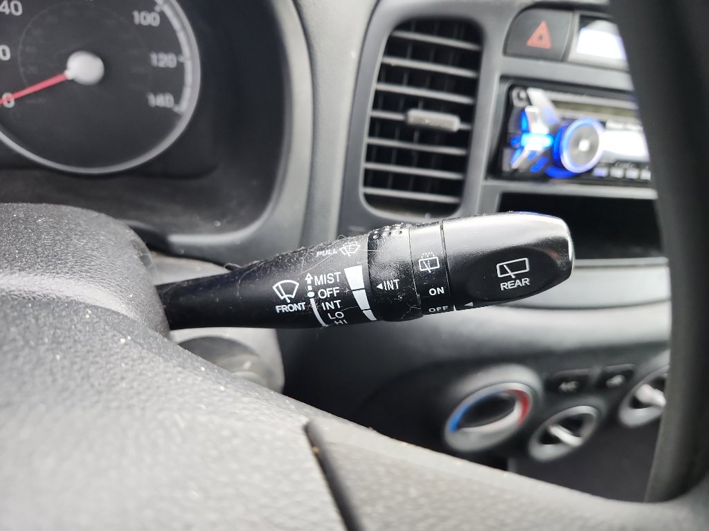 Used 2010 Hyundai Accent GS image 29