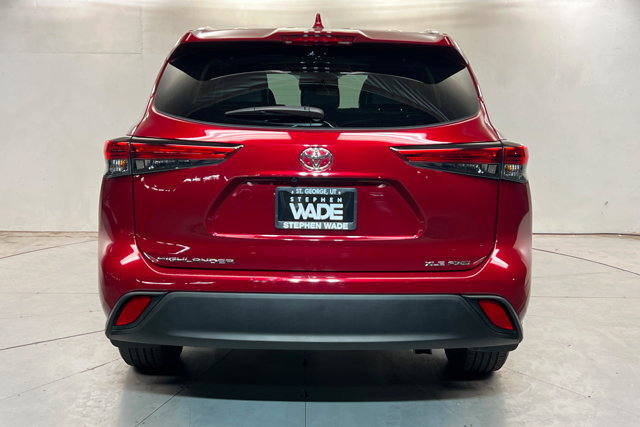 Used 2023 Toyota Highlander XLE AWD/4WD image 4