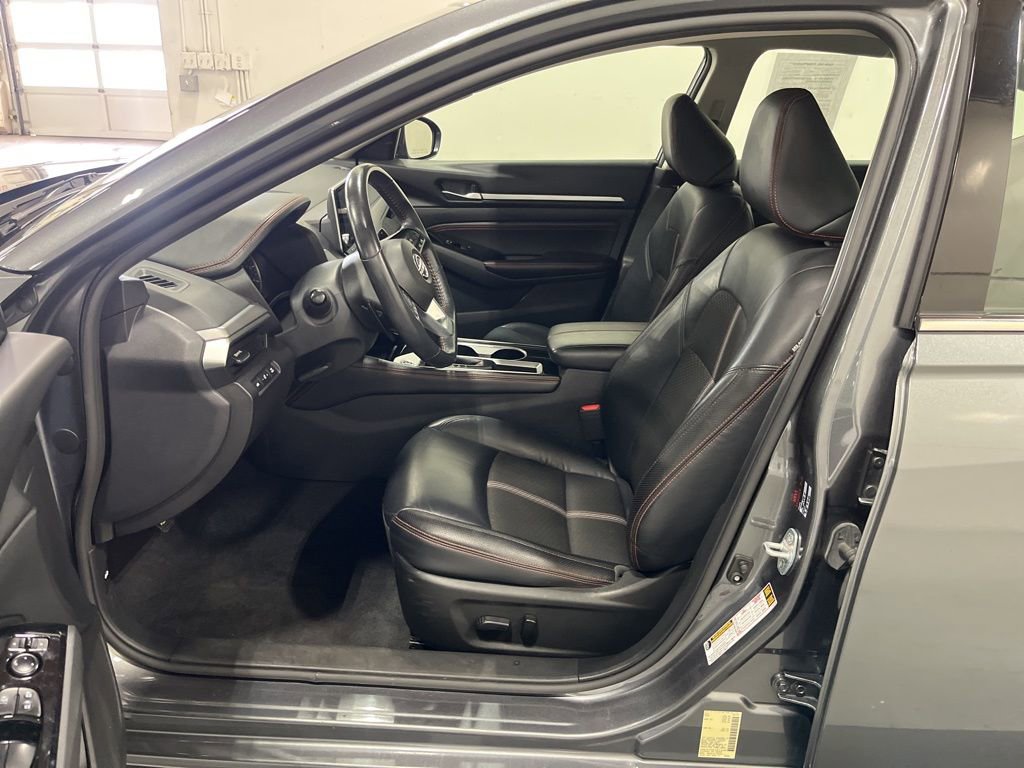 Used 2023 Nissan Altima 2.5 SR FWD image 25