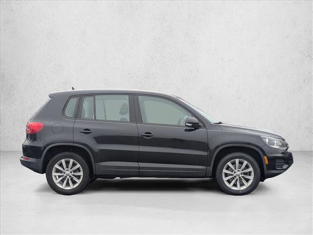 Used 2017 Volkswagen Tiguan Limited w/ Alloy Wheels Package video 4