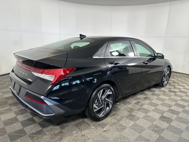 Used 2024 Hyundai Elantra Limited image 3