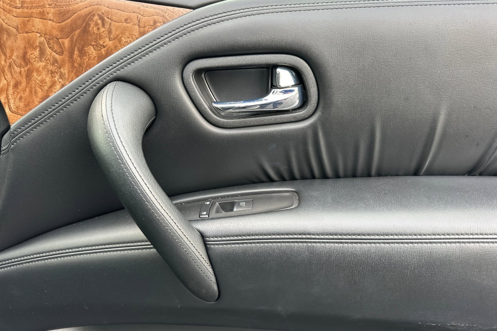 Used 2022 Nissan Armada SL w/ Captain's Chairs Package image 21