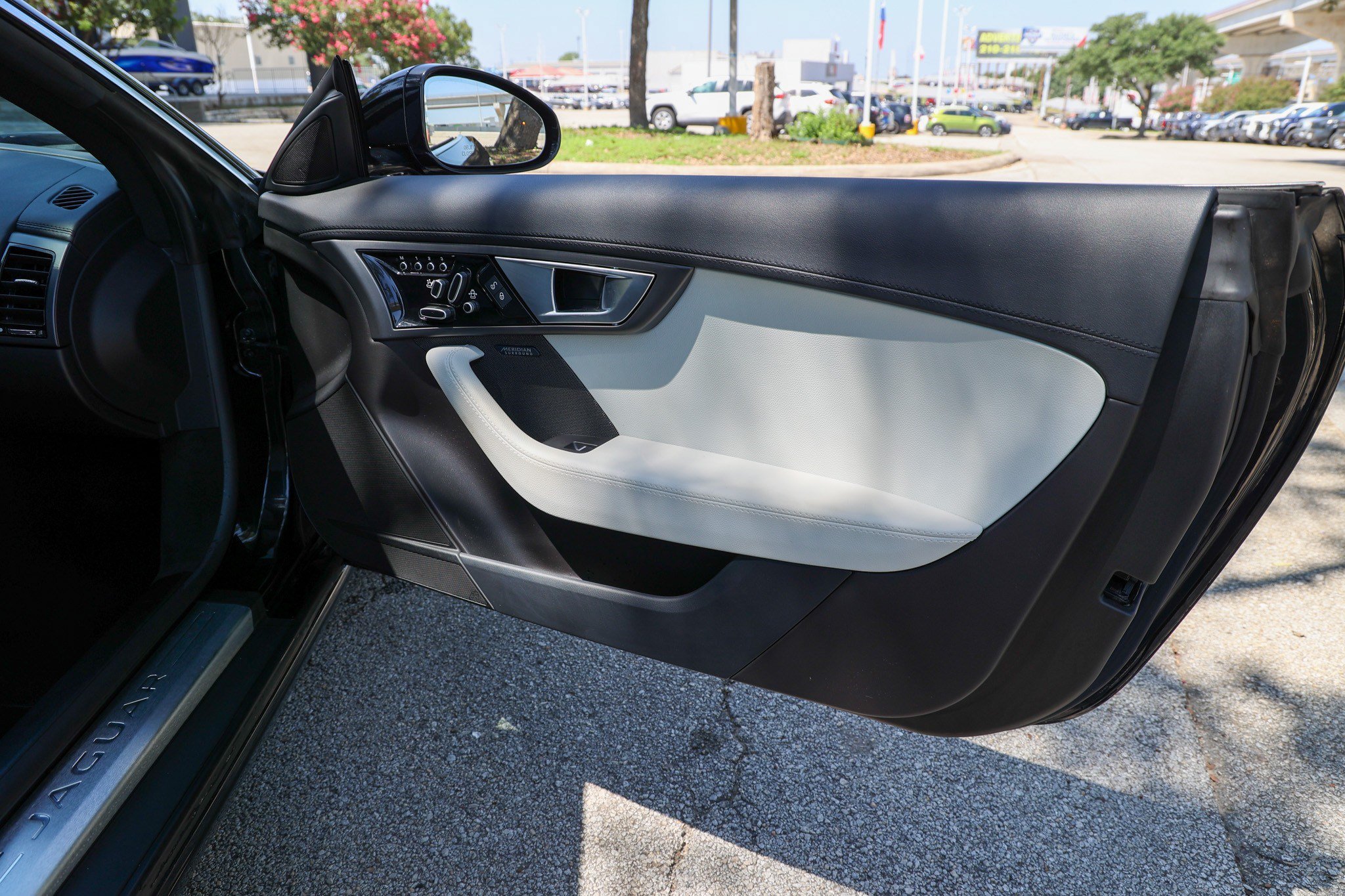 Used 2016 Jaguar F-TYPE Coupe RWD image 35