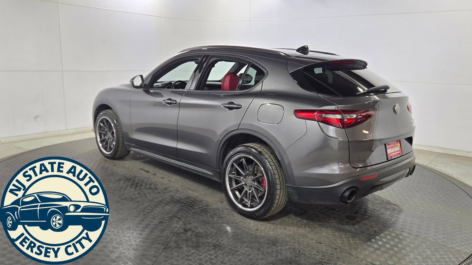Used 2022 Alfa Romeo Stelvio Sprint image 5