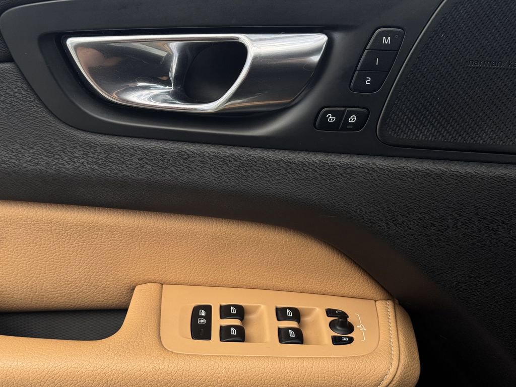 Used 2020 Volvo XC60 T5 Inscription image 24