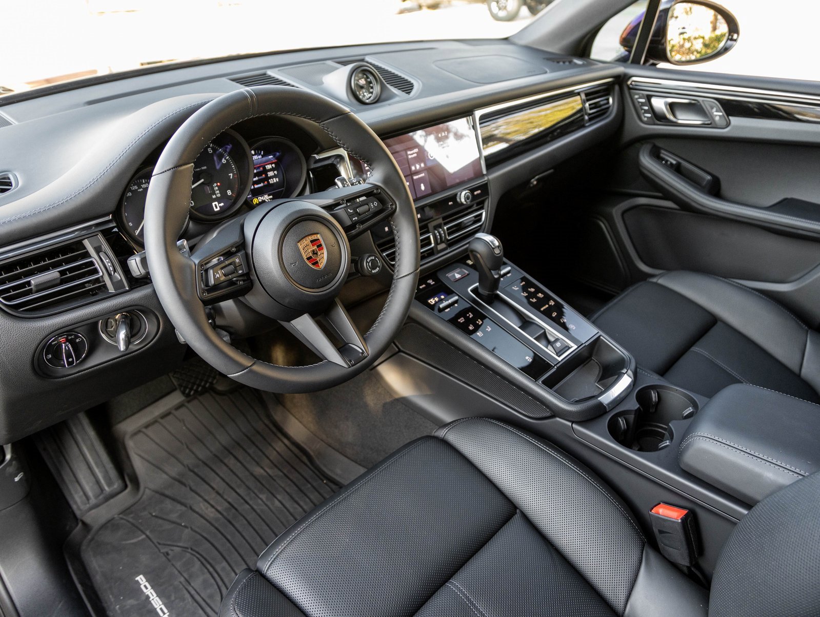 Certified 2026 Porsche Macan image 4