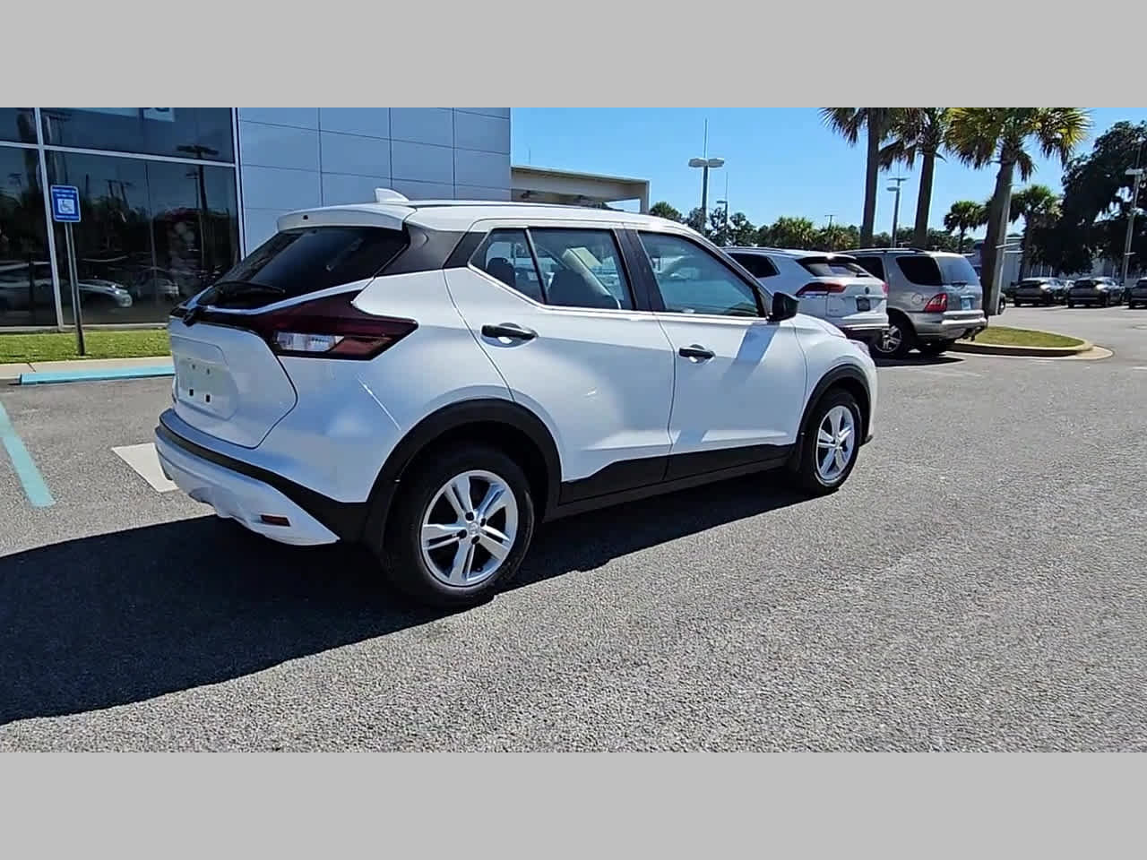 New 2025 Nissan Kicks Play S image 34