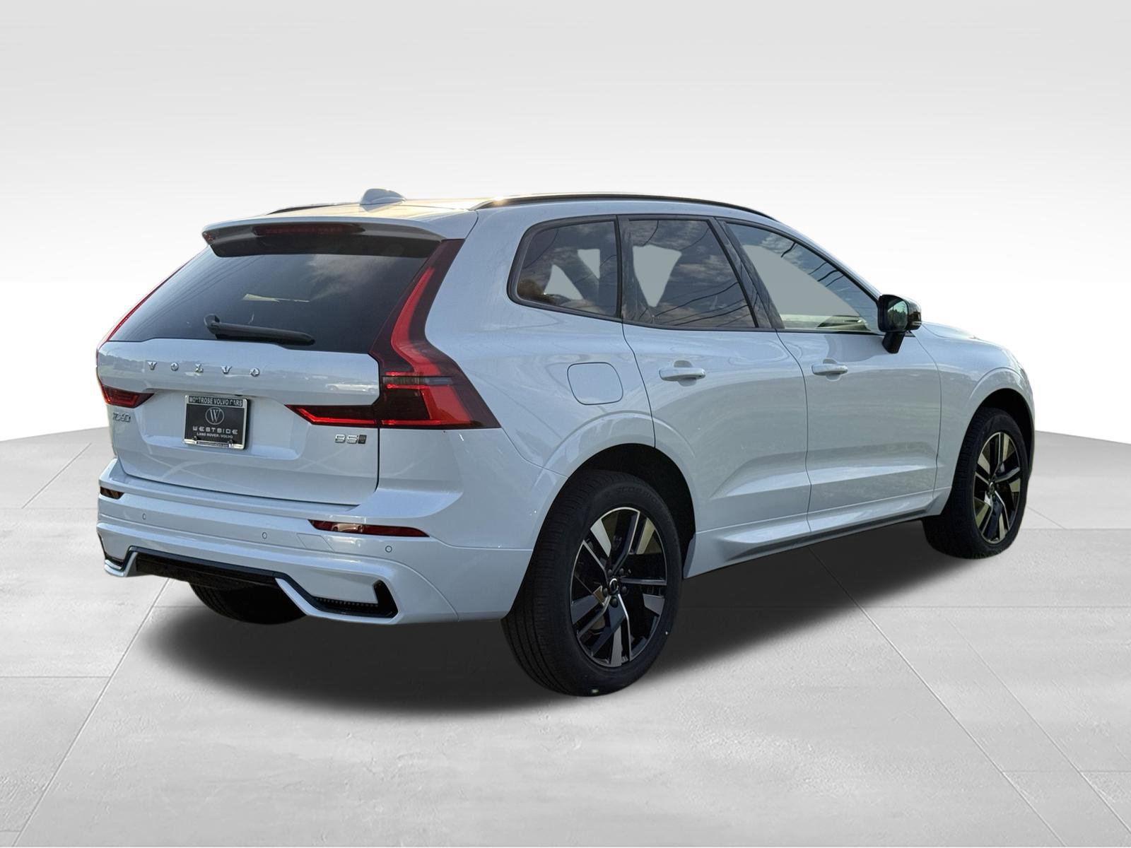 New 2027 Volvo XC60 B5 Plus AWD/4WD image 6