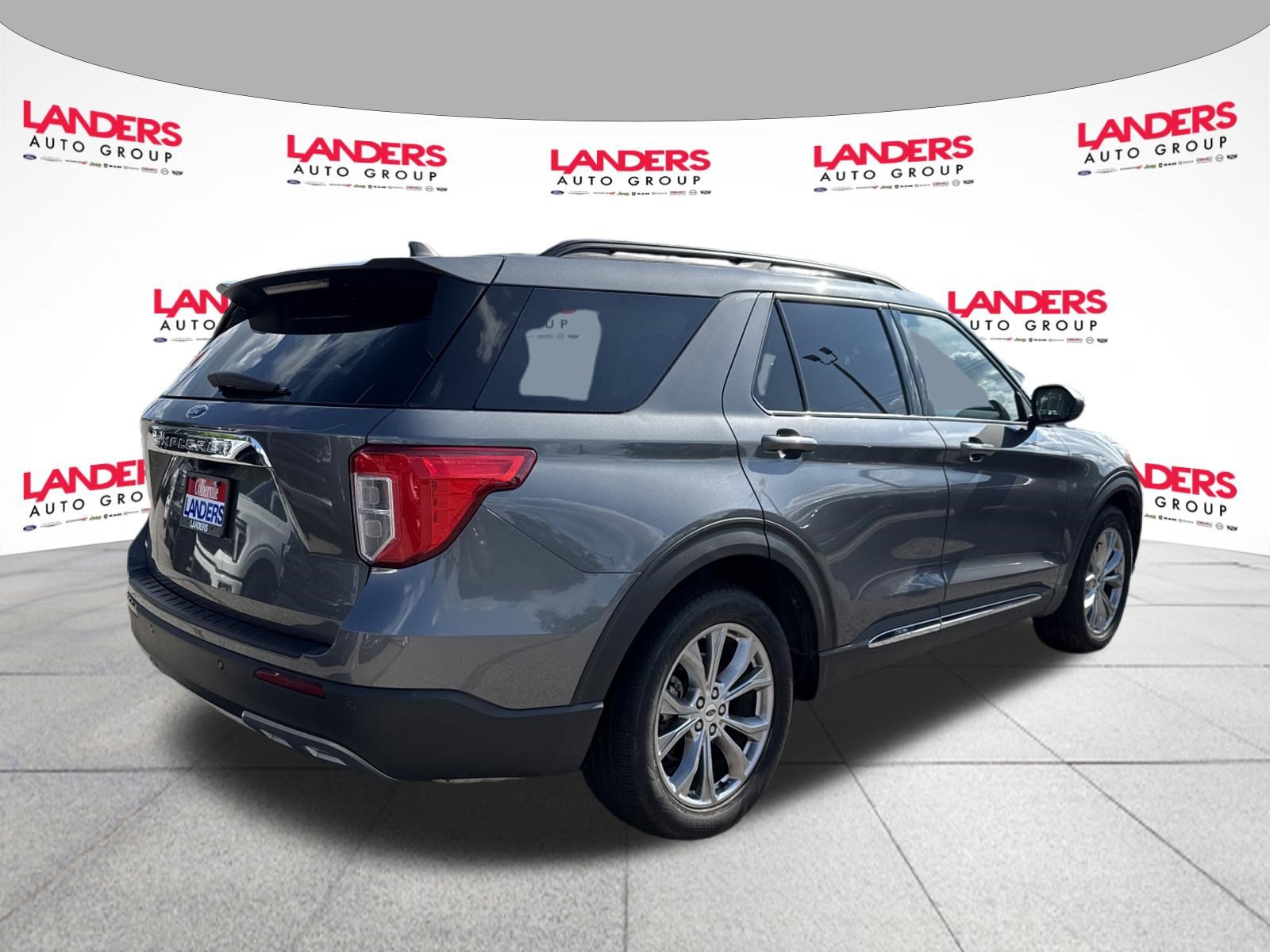 Certified 2022 Ford Explorer XLT w/ Equipment Group 202A RWD image 3