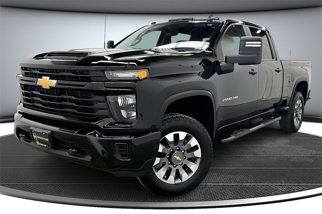 Used 2024 Chevrolet Silverado 2500 Custom image 3