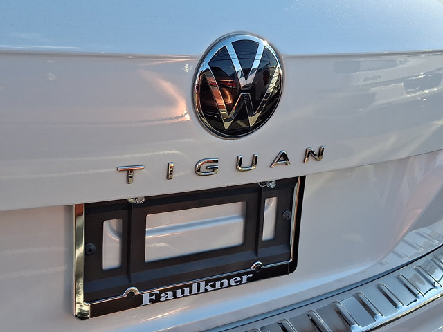 Used 2024 Volkswagen Tiguan SE R-Line AWD/4WD image 32