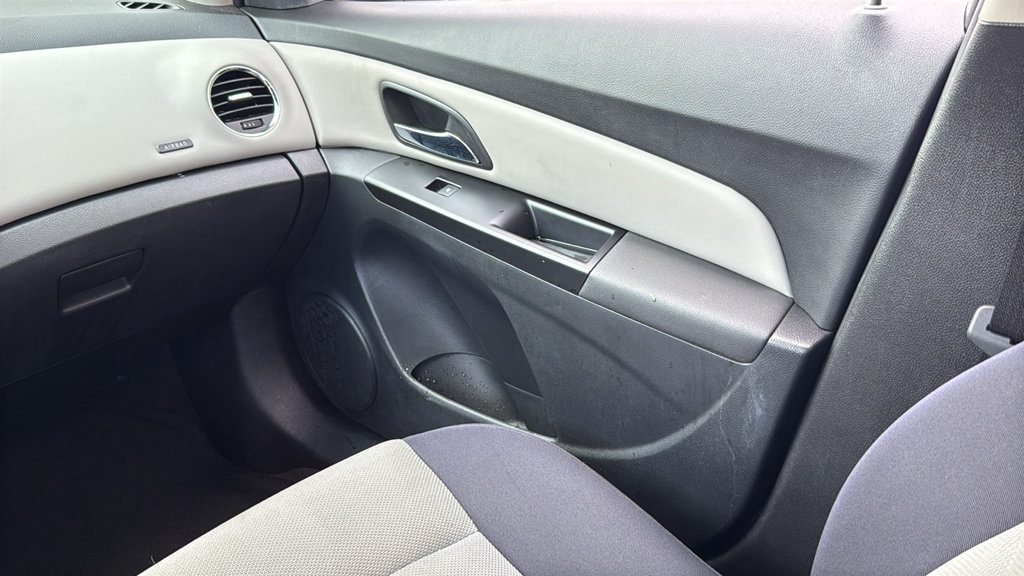 Used 2014 Chevrolet Cruze LS FWD image 27