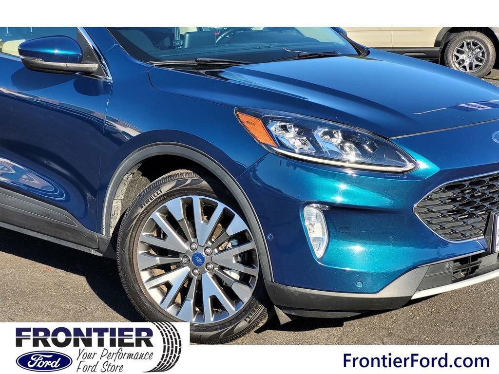 Used 2020 Ford Escape Titanium image 4