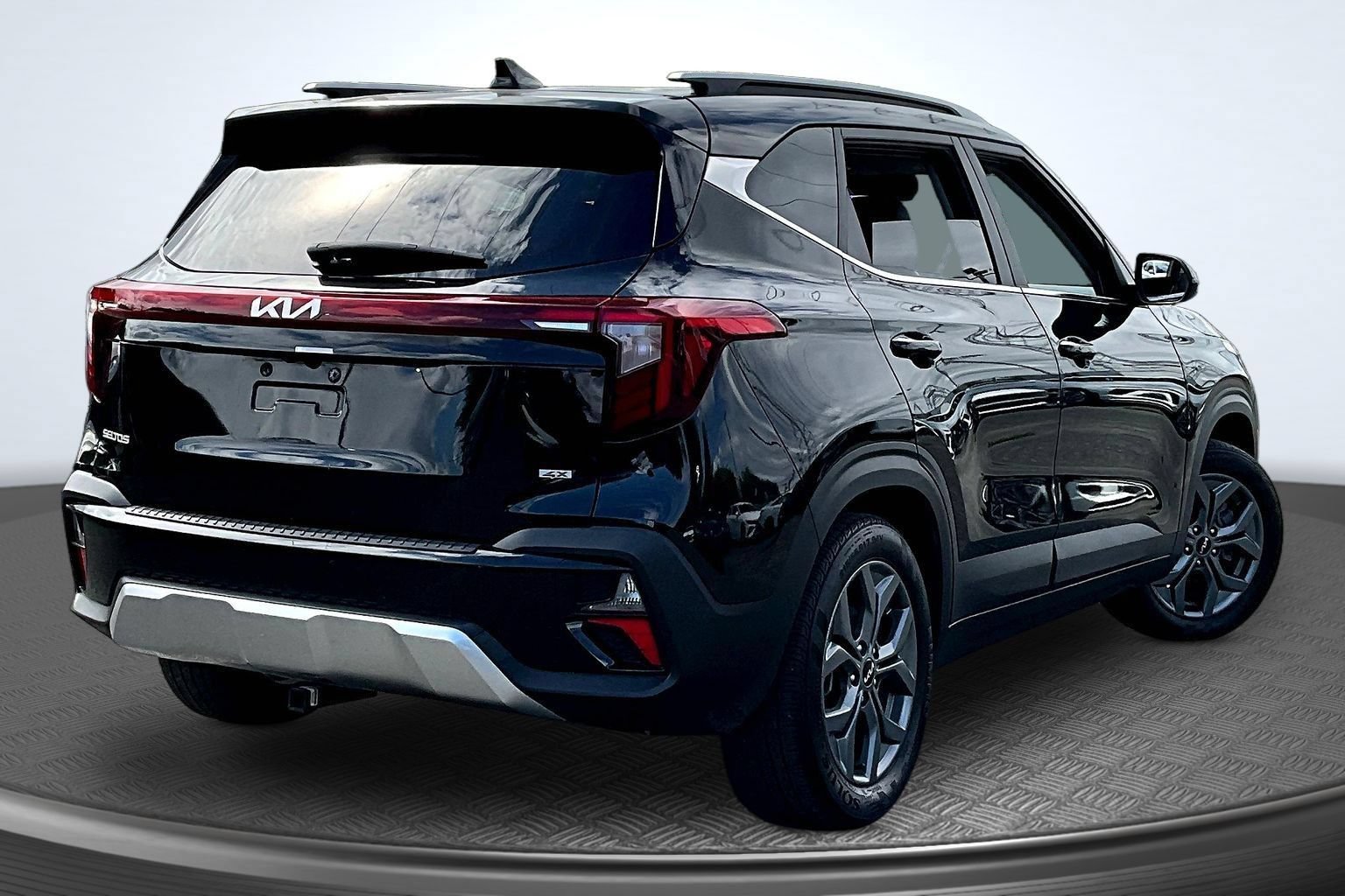 Used 2024 Kia Seltos S AWD/4WD image 7