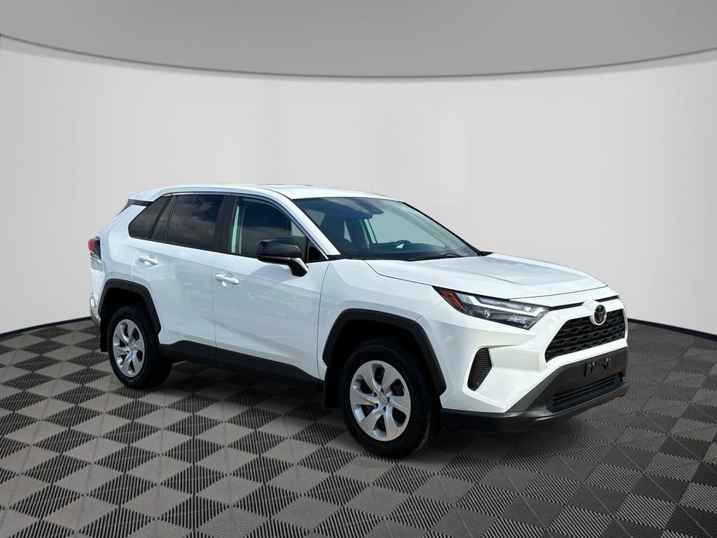 Used 2024 Toyota RAV4 LE AWD/4WD image 3