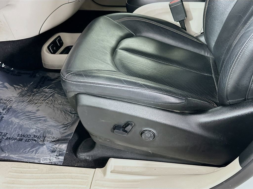 Certified 2019 Chrysler Pacifica Touring-L image 26