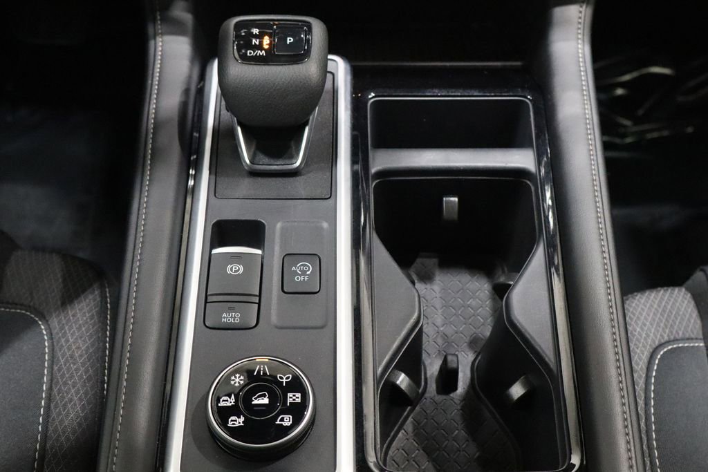 Used 2024 Nissan Pathfinder SV image 40