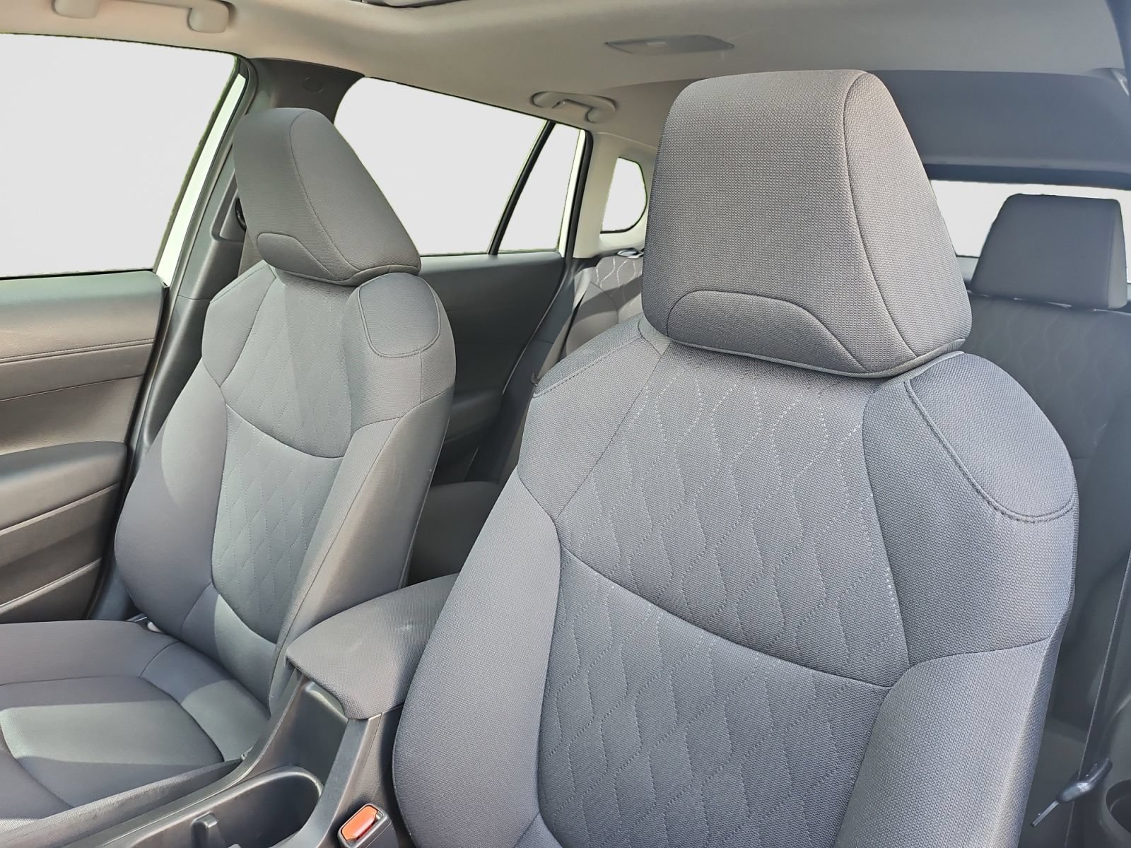 Used 2024 Toyota Corolla Cross LE w/ Moonroof Package FWD image 24