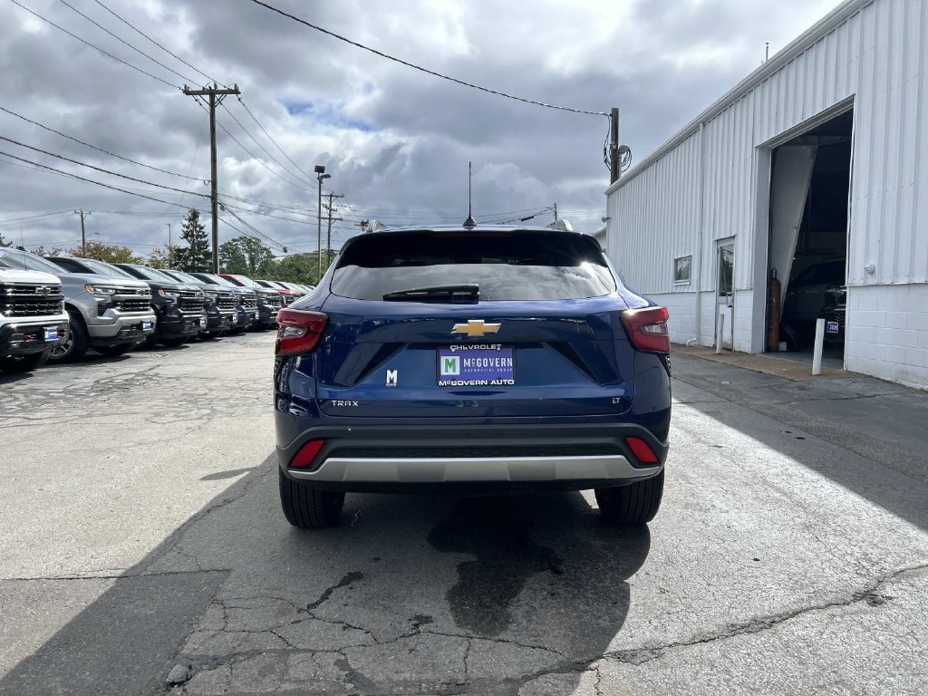 Used 2024 Chevrolet Trax LT w/ Driver Confidence Package FWD image 4