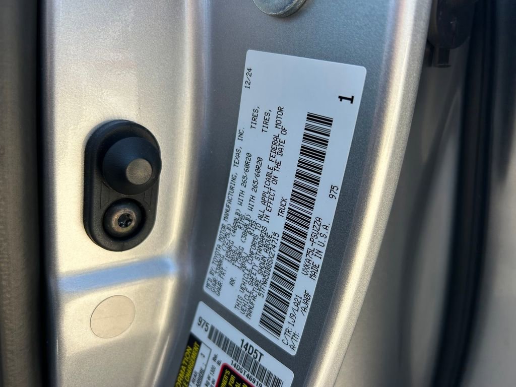 Used 2025 Toyota Tundra Platinum image 10