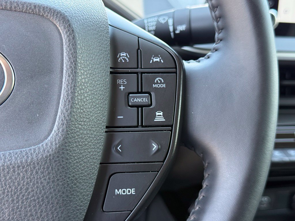 Used 2025 Toyota Prius LE FWD image 13
