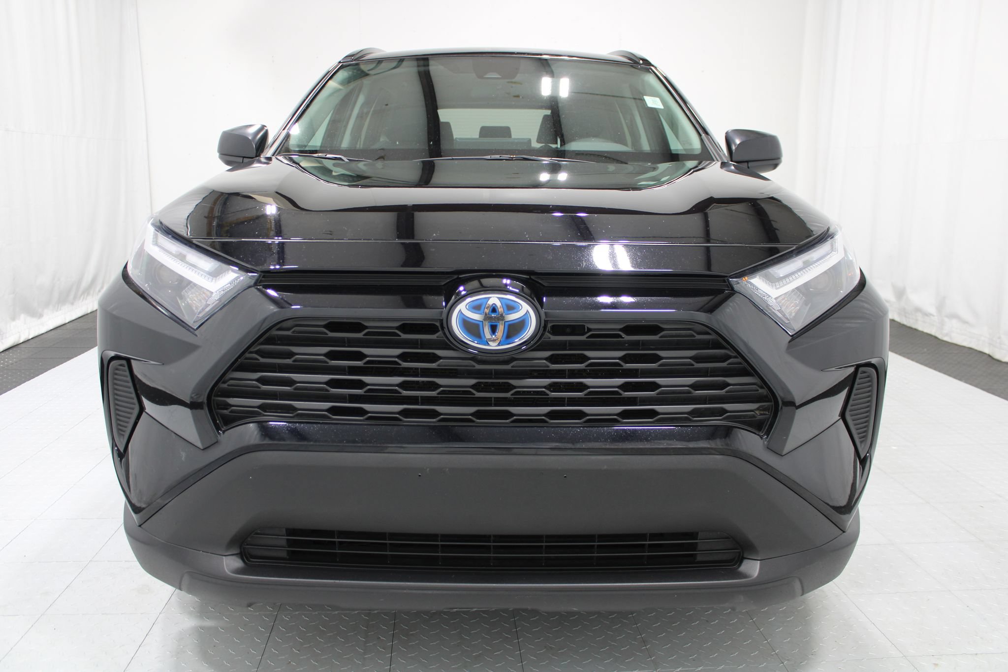 Used 2024 Toyota RAV4 LE AWD/4WD image 3
