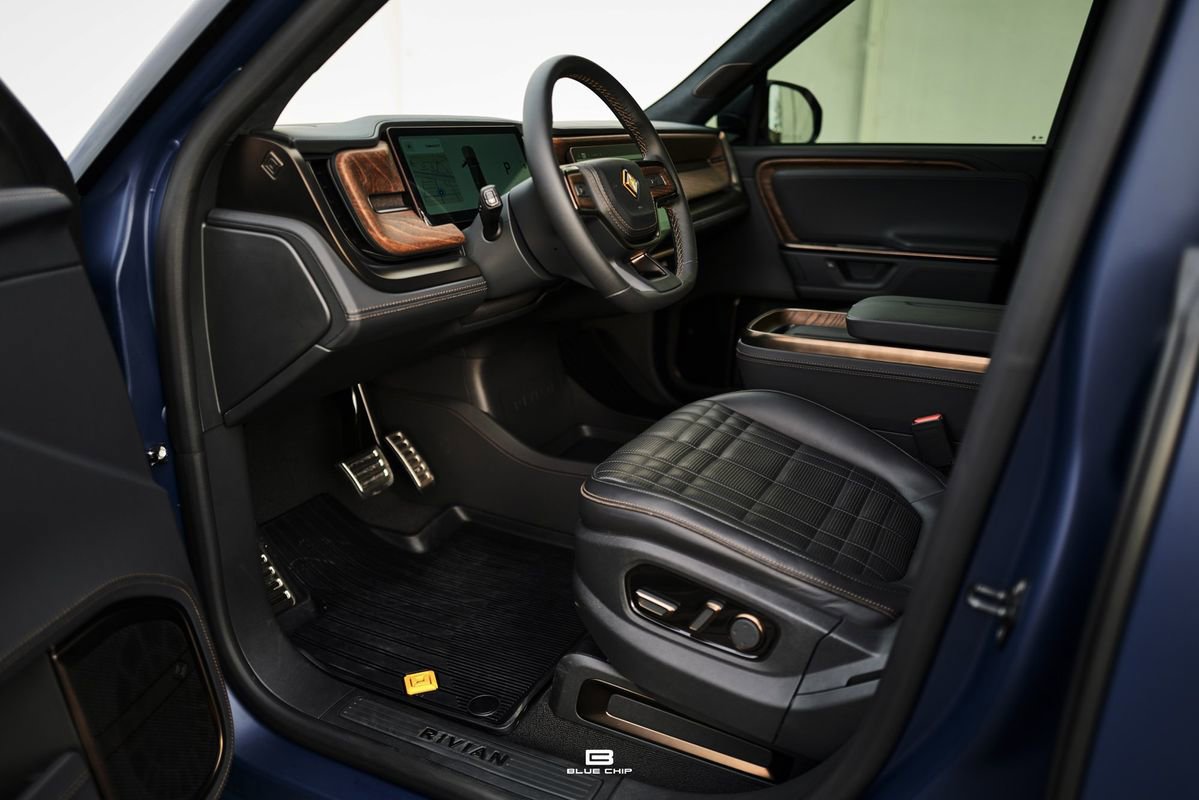 Used 2026 Rivian R1S Premium image 24