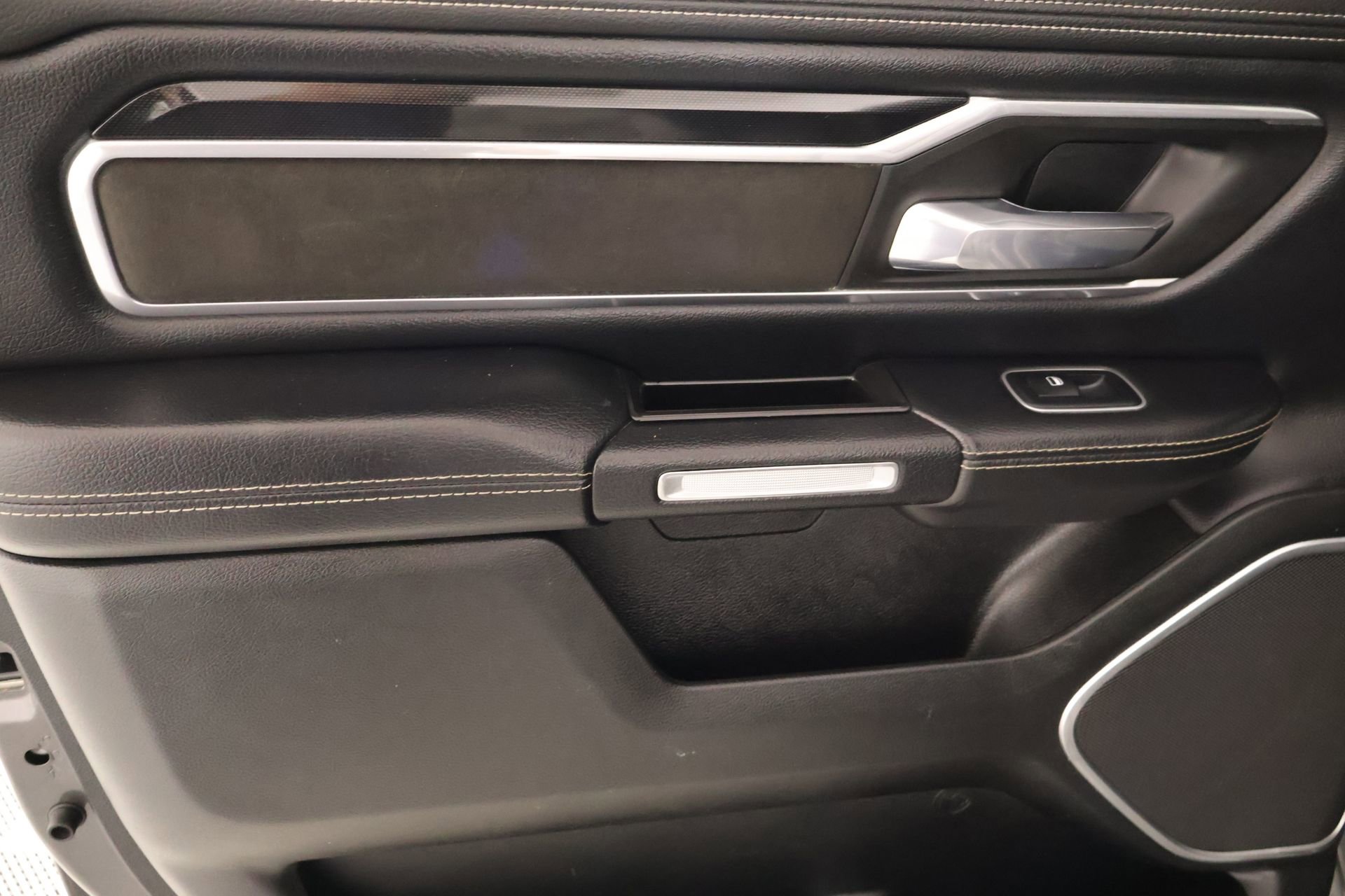 Used 2021 RAM 1500 Laramie AWD/4WD image 17