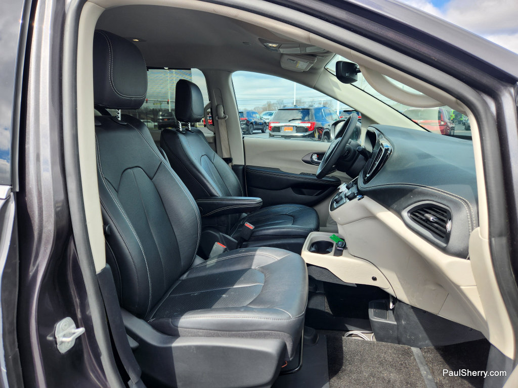 Used 2022 Chrysler Pacifica Touring-L FWD image 42