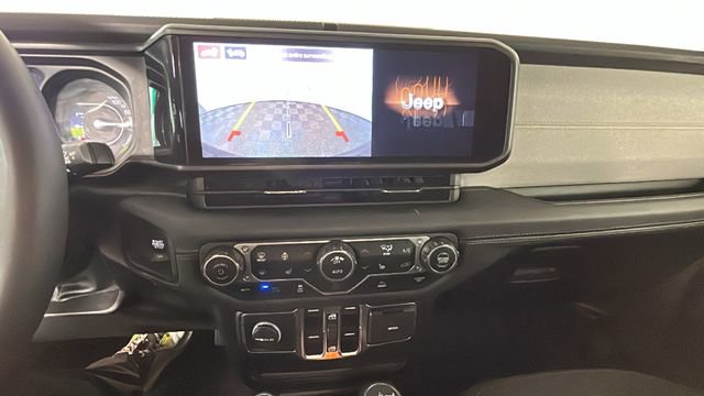 Used 2024 Jeep Wrangler Unlimited Sahara w/ Technology Group AWD/4WD image 24
