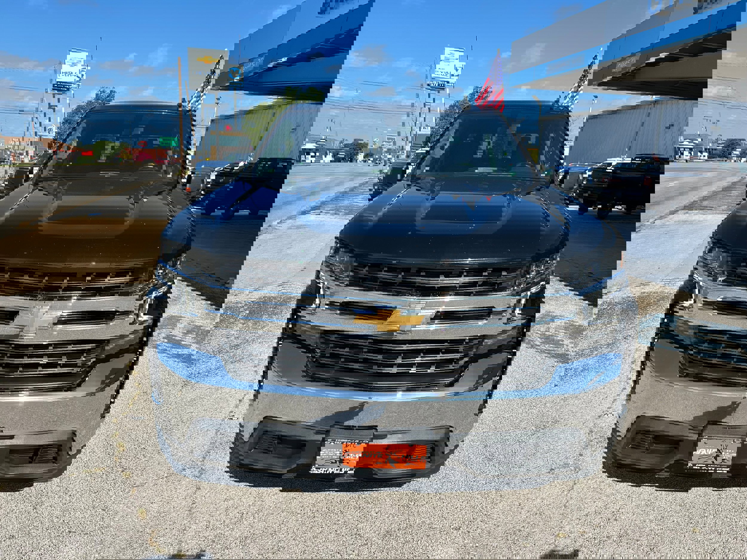 Used 2021 Chevrolet Silverado 1500 LT w/ Texas Edition Plus image 2