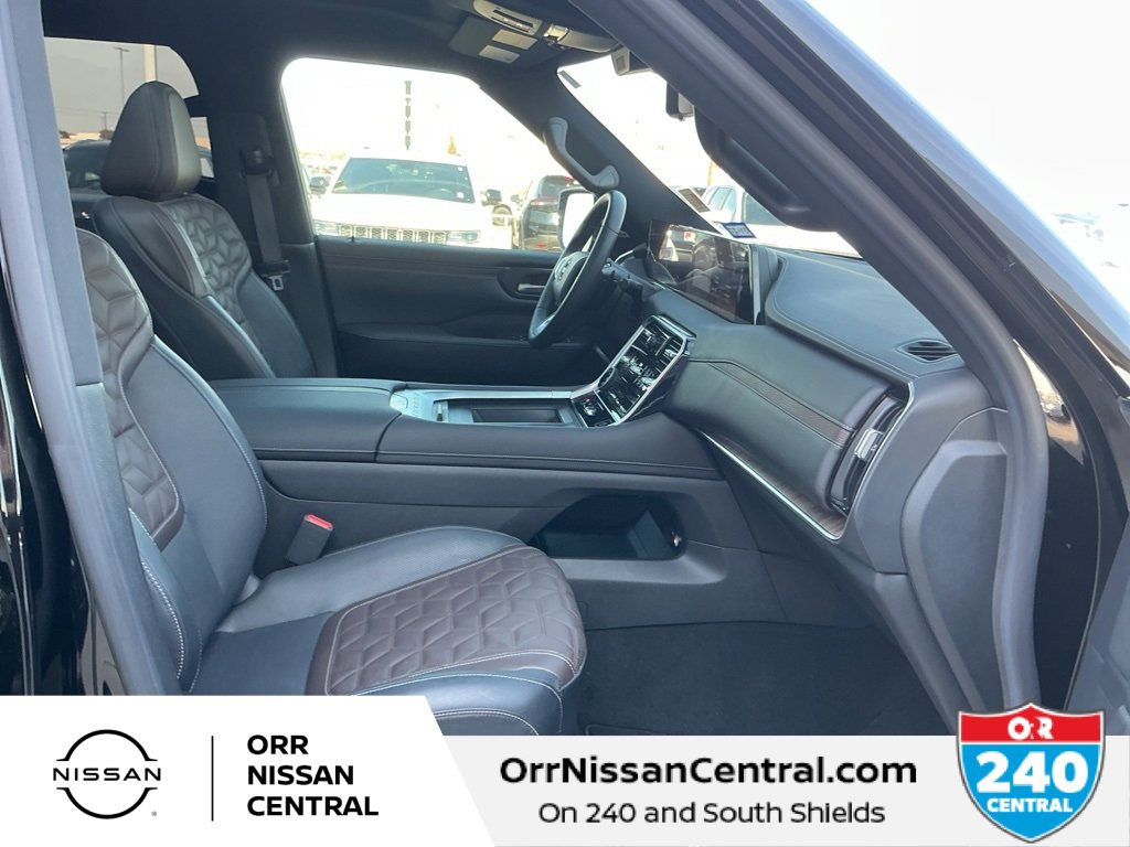 Used 2025 Nissan Armada Platinum image 11