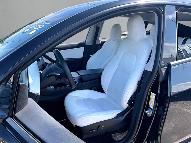 Used 2022 Tesla Model Y Long Range AWD/4WD image 24